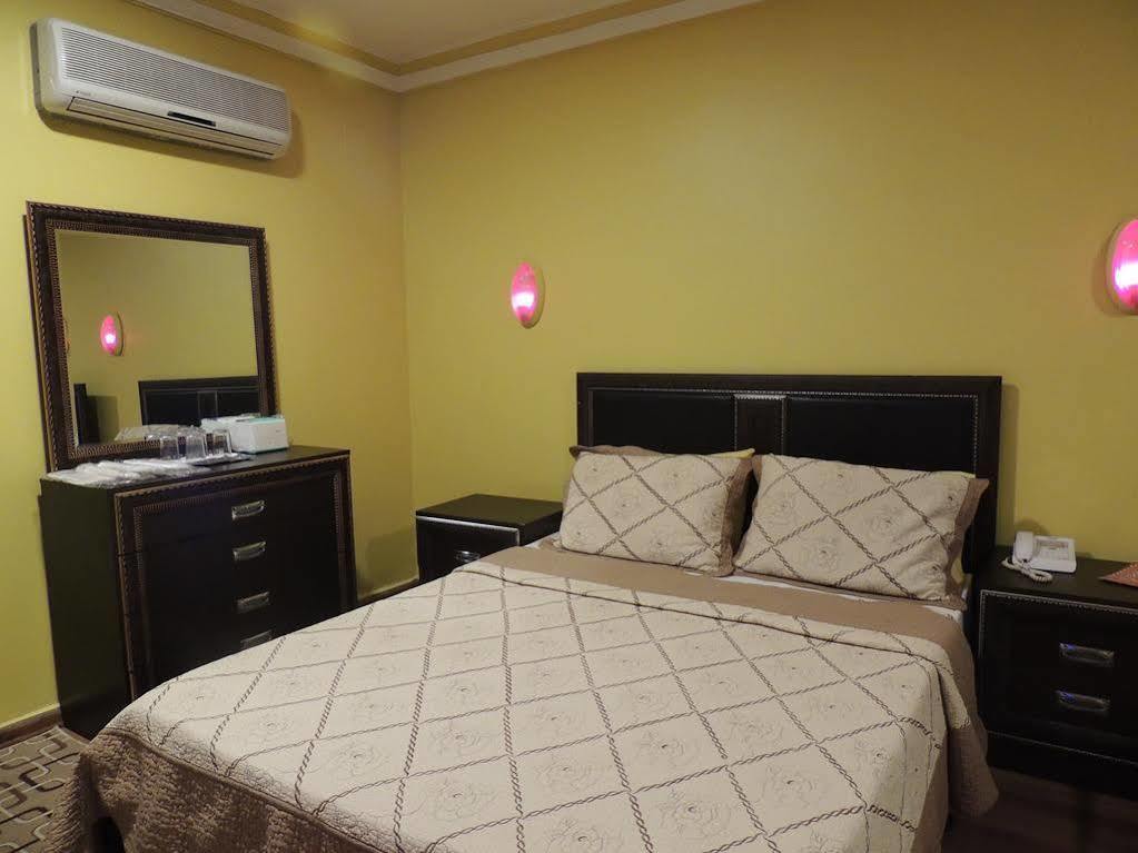 Adana Saray Hotel Extérieur photo